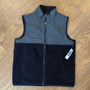 Boys Old Navy Black and Gray Kids Fleece Vest Size- Medium (8)